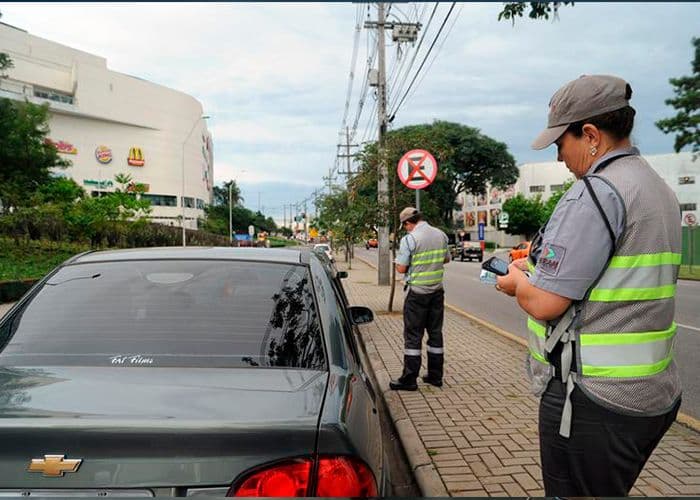 Multa por Estacionar em Local Proibido