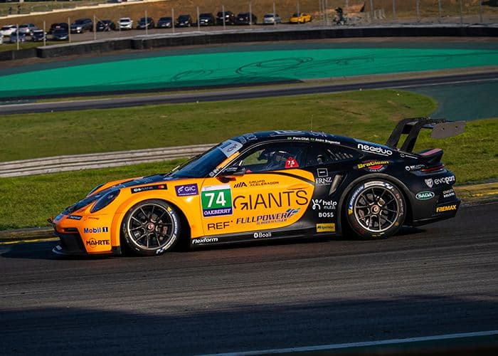 Help Multas Renova Patrocínio com Carro da Porsche Cup