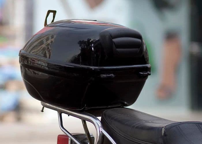Você Sabe as Regras para Colocar Baú na Moto?