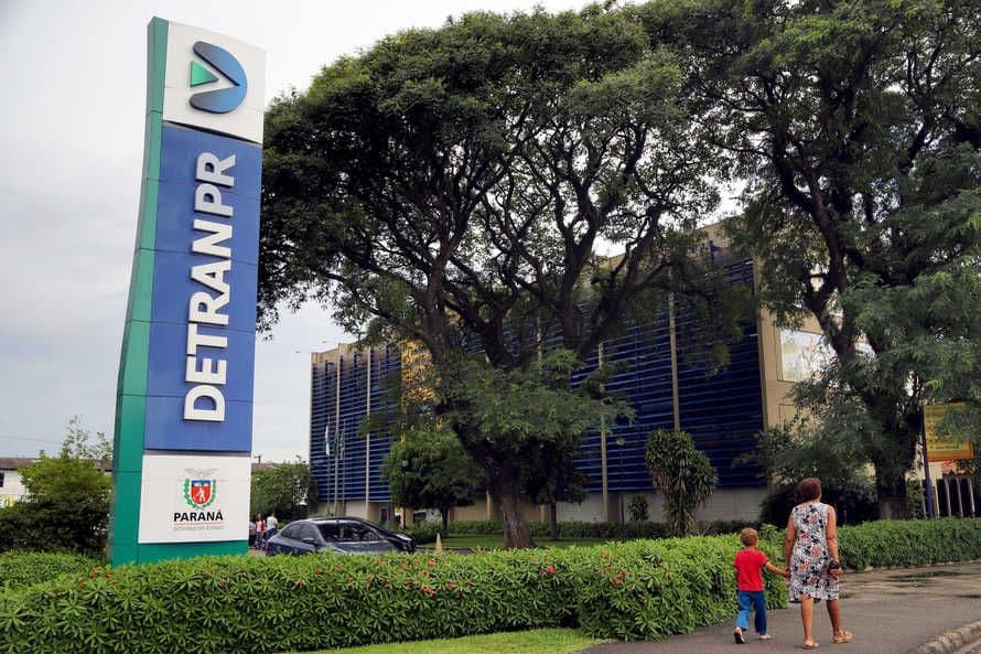 Detran retoma parte dos serviços presenciais