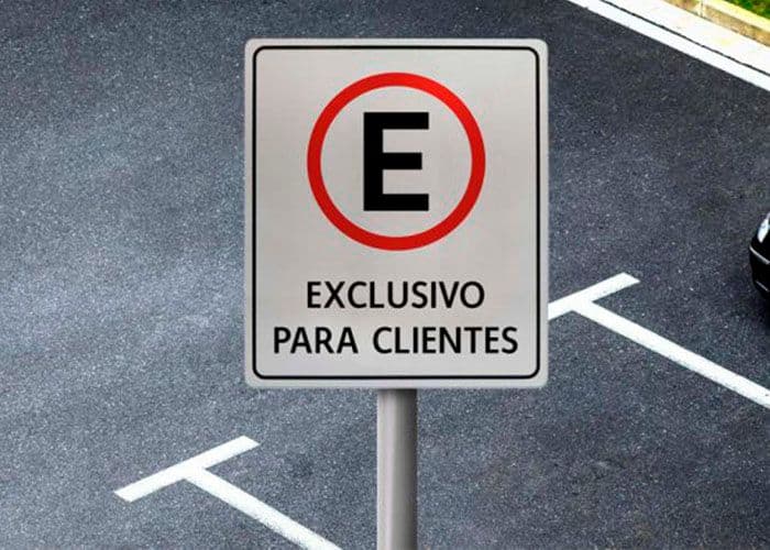 Posso Estacionar em Vagas Exclusivas para Clientes? Ou meu Carro é Guinchado?