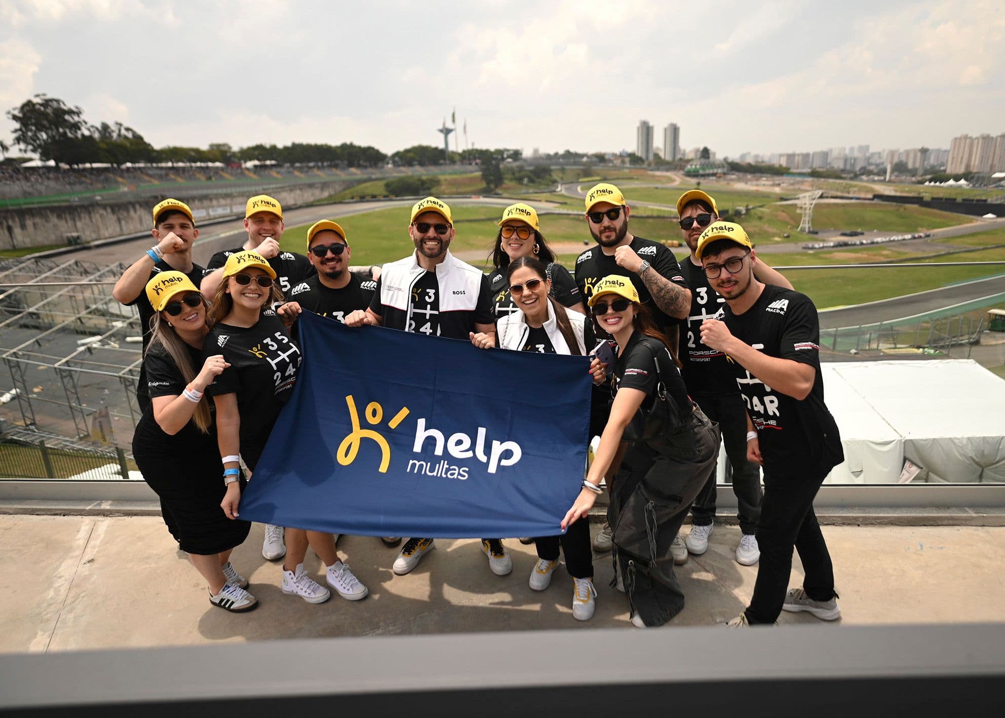 Help Multas acelera em Interlagos na final da Porsche Cup Brasil 2025